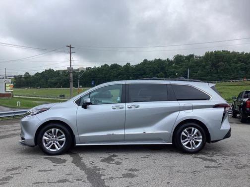2023 Toyota Sienna XLE 7 Passenger