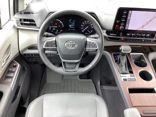 2023 Toyota Sienna XLE 7 Passenger