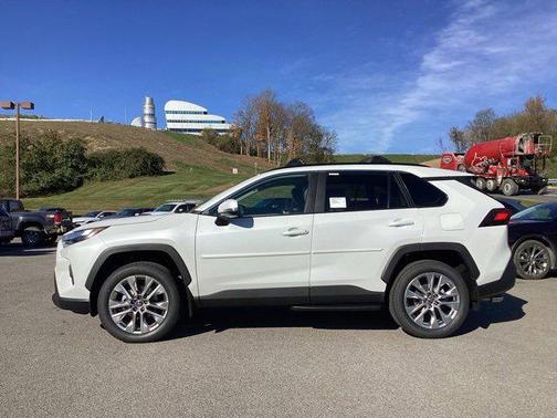 2025 Toyota RAV4 XLE Premium