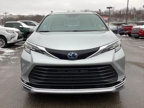 2023 Toyota Sienna XLE