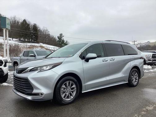 2023 Toyota Sienna XLE