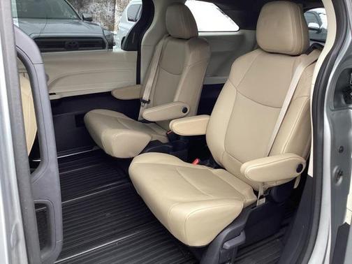 2023 Toyota Sienna XLE