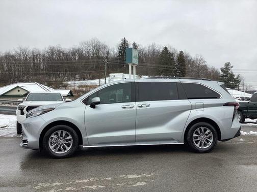 2023 Toyota Sienna XLE