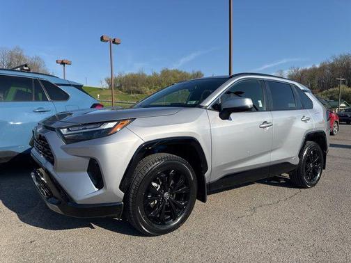 2022 Toyota RAV4 Hybrid SE