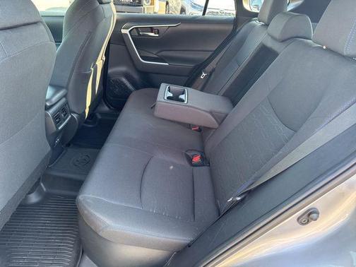 2022 Toyota RAV4 Hybrid SE