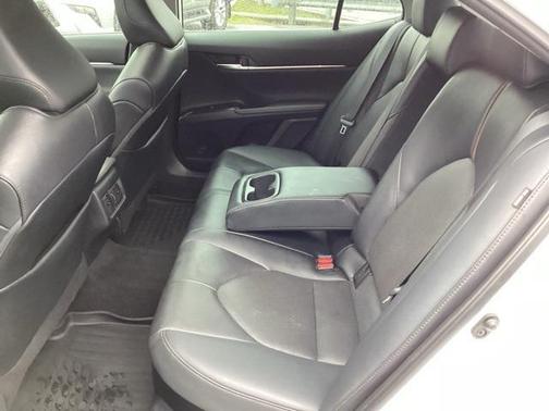 2020 Toyota Camry Hybrid XLE