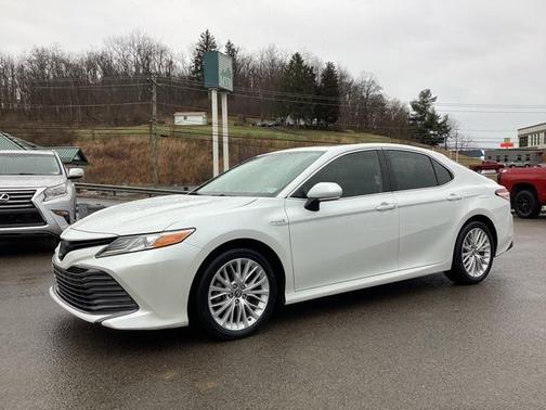 2020 Toyota Camry Hybrid XLE