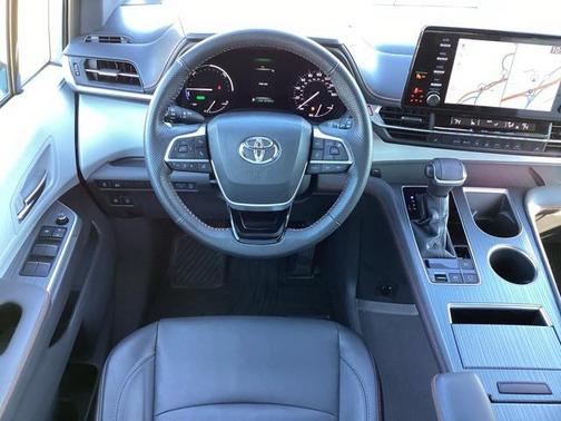 2023 Toyota Sienna XSE 7 Passenger