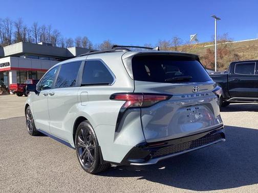 2023 Toyota Sienna XSE 7 Passenger