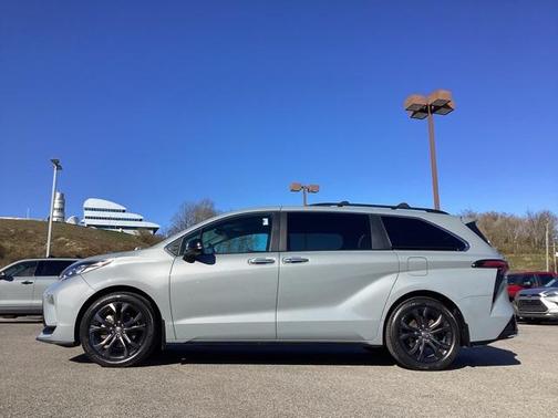 2023 Toyota Sienna XSE 7 Passenger