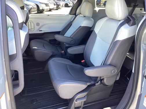 2023 Toyota Sienna XSE 7 Passenger