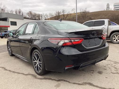 2022 Toyota Camry SE