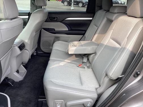 2016 Toyota Highlander LE Plus
