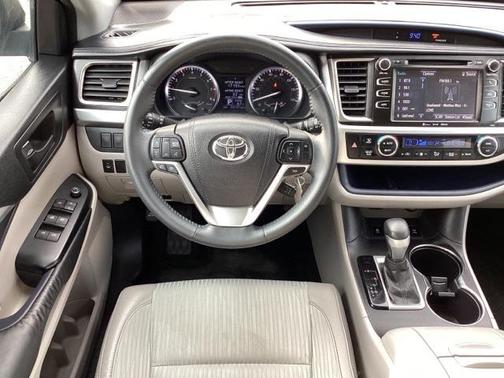 2016 Toyota Highlander LE Plus