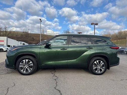 2023 Toyota Highlander Hybrid XLE