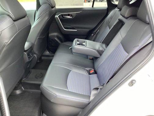 2025 Toyota RAV4 Hybrid SE