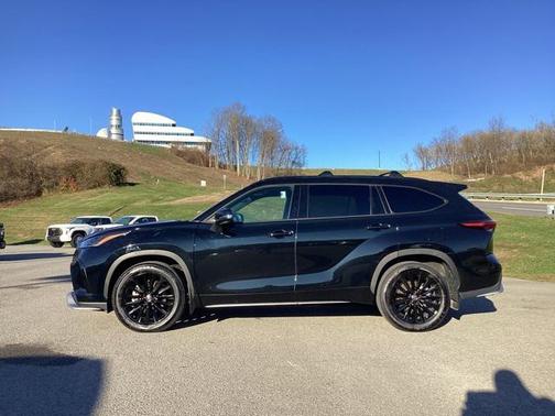 2025 Toyota Highlander XSE