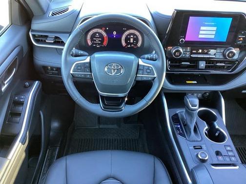 2025 Toyota Highlander XSE