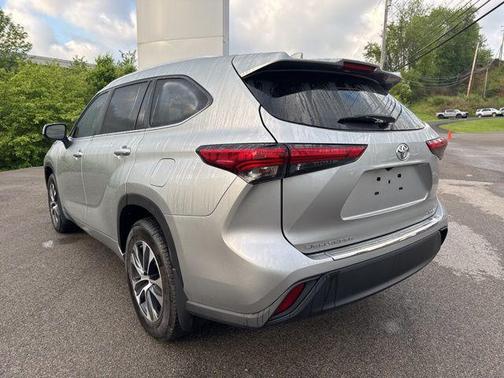 Celestial Silver Metallic 2023 Toyota Highlander XLE