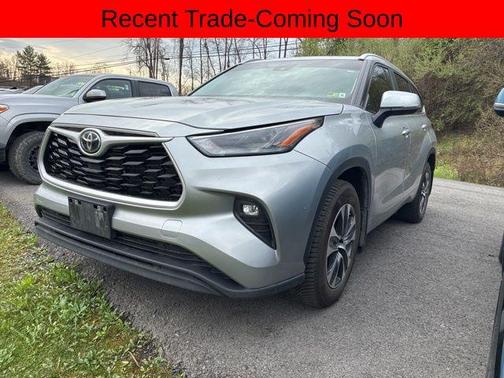 Celestial Silver Metallic 2023 Toyota Highlander XLE