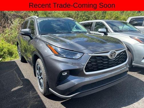 Magnetic Gray Metallic 2024 Toyota Highlander XLE