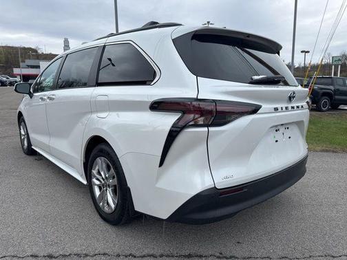2024 Toyota Sienna XLE