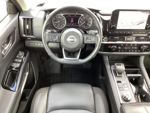 2023 Nissan Pathfinder SL 4WD