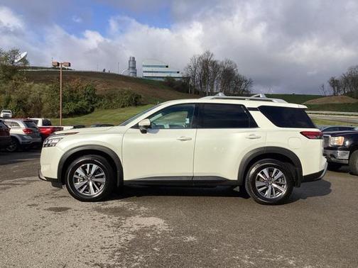 2023 Nissan Pathfinder SL 4WD