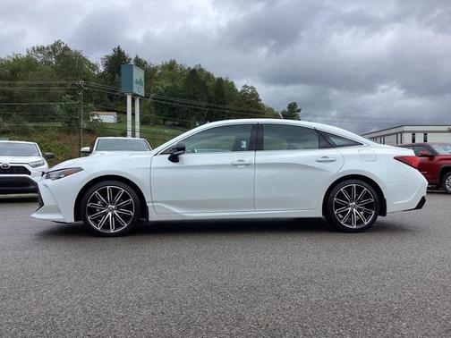 2022 Toyota Avalon Touring