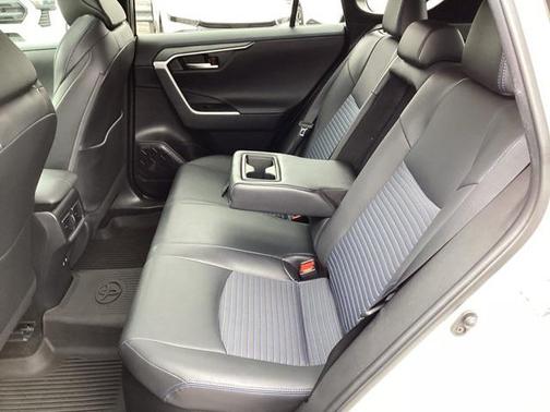 2021 Toyota RAV4 Hybrid SE