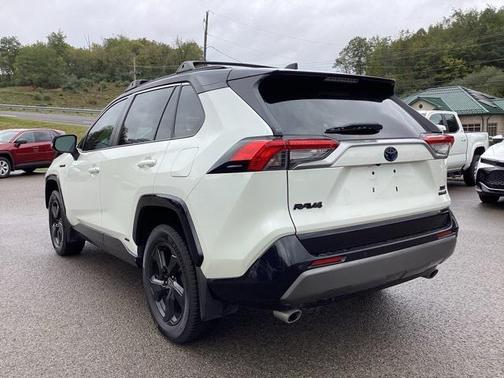 2021 Toyota RAV4 Hybrid SE
