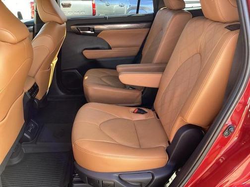 2025 Toyota Highlander Platinum