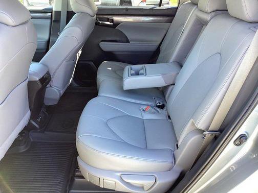 2025 Toyota Highlander Limited