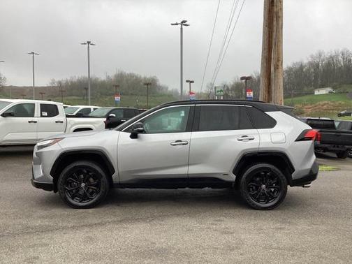 2022 Toyota RAV4 Hybrid SE
