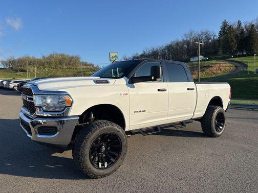 2022 RAM 2500 Tradesman Crew Cab 4x4 6'4' Box