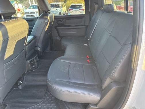 2022 RAM 2500 Tradesman Crew Cab 4x4 6'4' Box