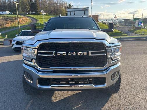 2022 RAM 2500 Tradesman Crew Cab 4x4 6'4' Box