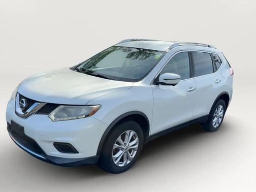 White 2016 Nissan Rogue SV