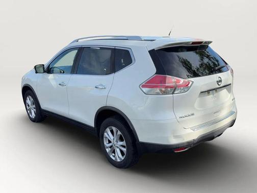 White 2016 Nissan Rogue SV