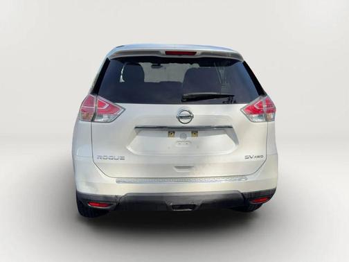 White 2016 Nissan Rogue SV