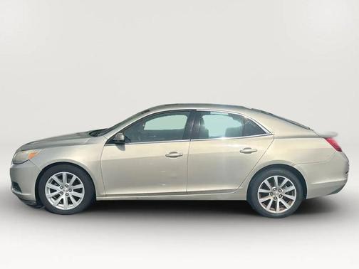 Gold 2013 Chevrolet Malibu 2LT