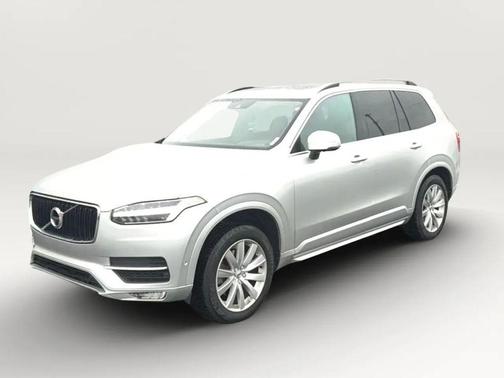 Bright Silver Metallic 2018 Volvo XC90 T5 Momentum