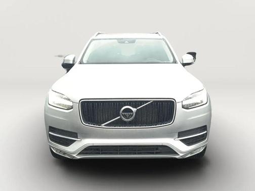 Bright Silver Metallic 2018 Volvo XC90 T5 Momentum