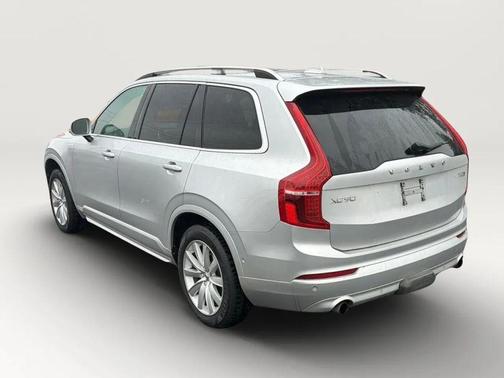 Bright Silver Metallic 2018 Volvo XC90 T5 Momentum