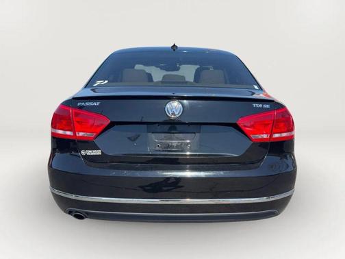 2013 Volkswagen Passat 2.0 TDI SE w/ Sunroof