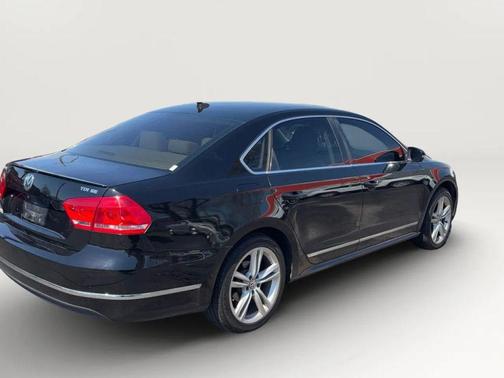 2013 Volkswagen Passat 2.0 TDI SE w/ Sunroof