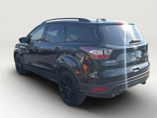 Black 2018 Ford Escape SE
