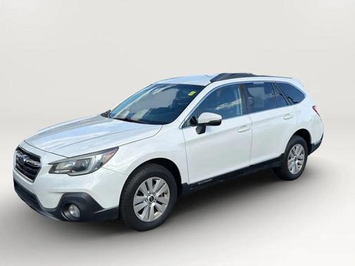 Crystal White Pearl 2018 Subaru Outback 2.5i Premium