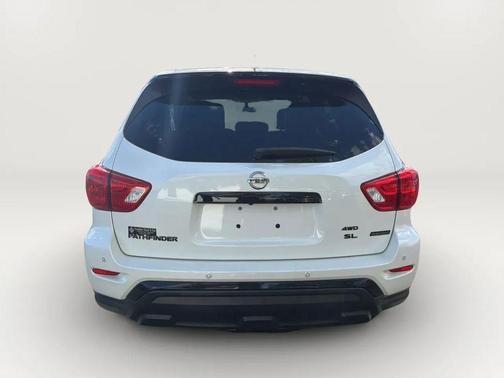 White 2018 Nissan Pathfinder SL