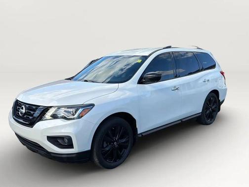 White 2018 Nissan Pathfinder SL
